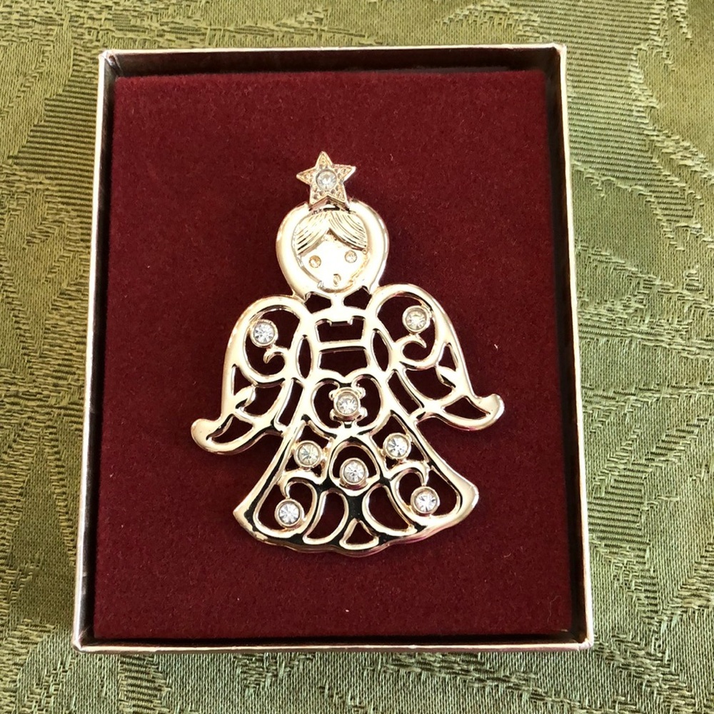 1977 Sarah Coventry Angel Pendant